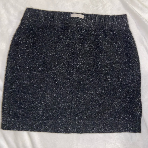 Chic and classy adjustable Loft skirt - Picture 3 of 4